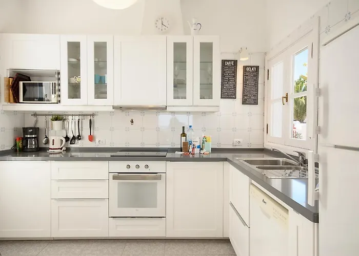 La Casa Del Puerto, *