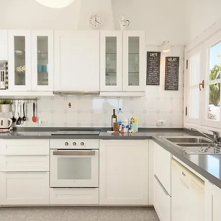 La Casa Del Puerto, *