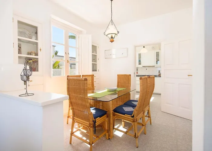 La Casa Del Puerto, *