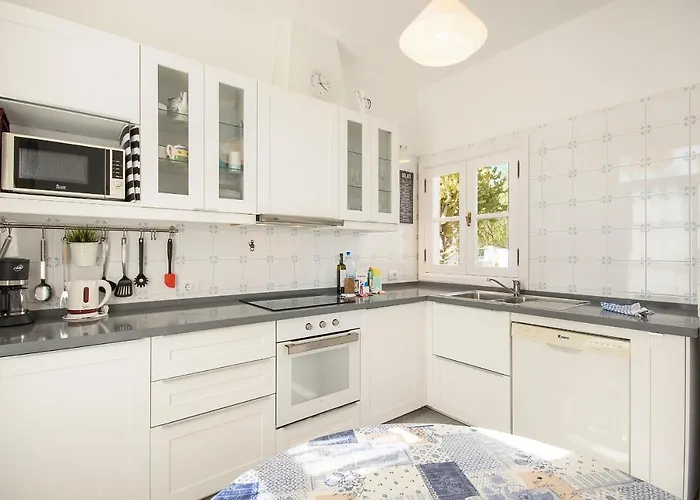 La Casa Del Puerto, *